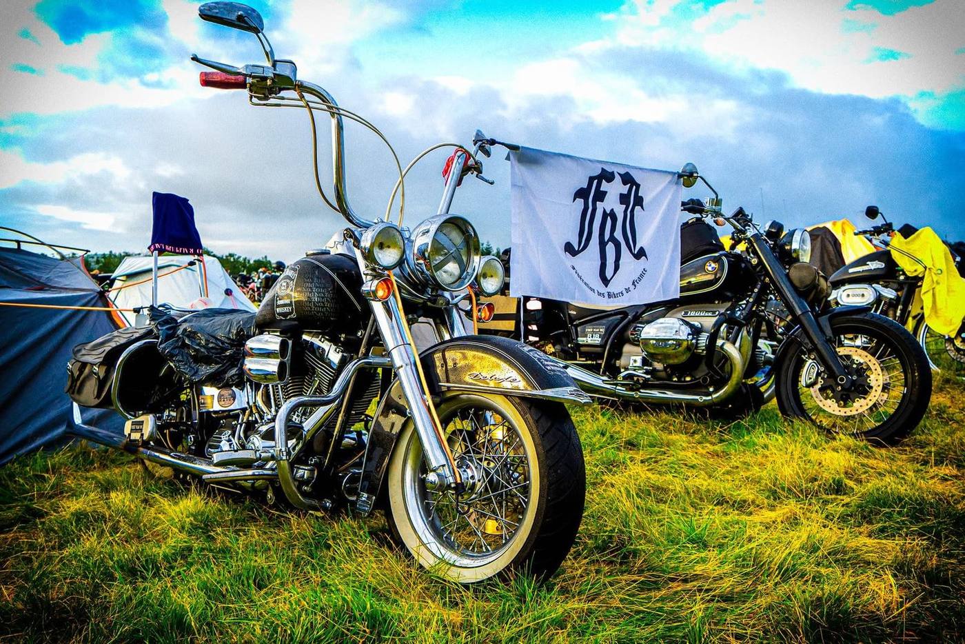 Moto avec drapeau FBF
